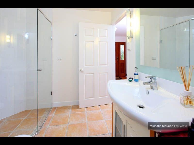 6 Larter Court, Brookfield QLD 4069