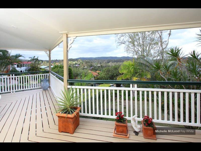 6 Larter Court, Brookfield QLD 4069