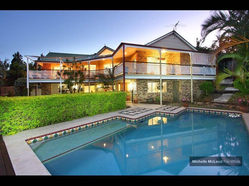 6 Larter Court, Brookfield QLD 4069