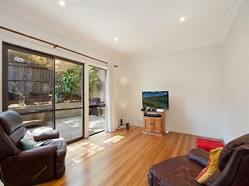 42 Boomerang Road, St Lucia QLD 4067