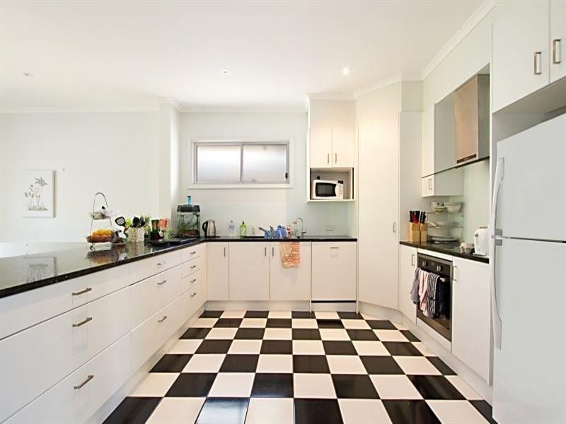 42 Boomerang Road, St Lucia QLD 4067