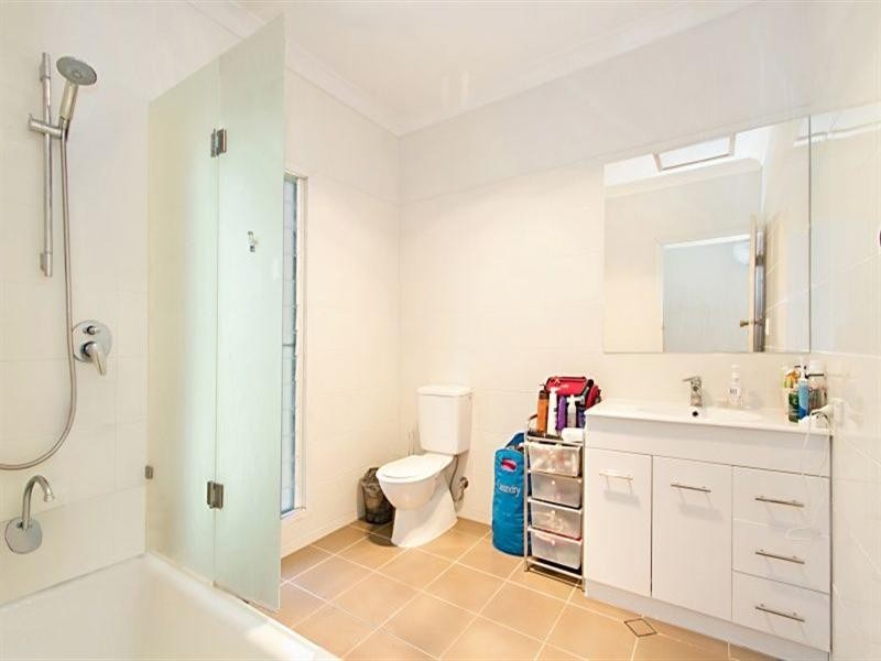 42 Boomerang Road, St Lucia QLD 4067