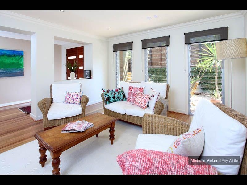 16 Sands Place, Chapel Hill QLD 4069