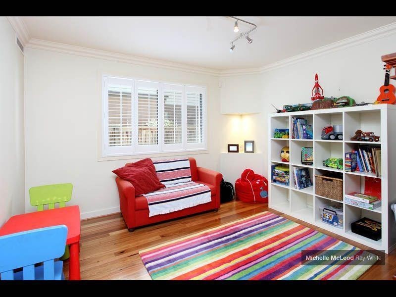 16 Sands Place, Chapel Hill QLD 4069