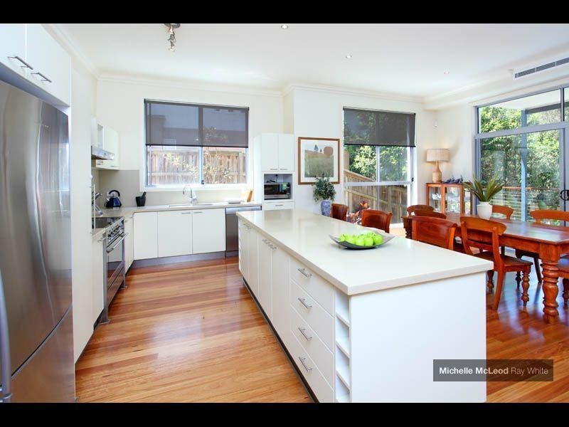 16 Sands Place, Chapel Hill QLD 4069