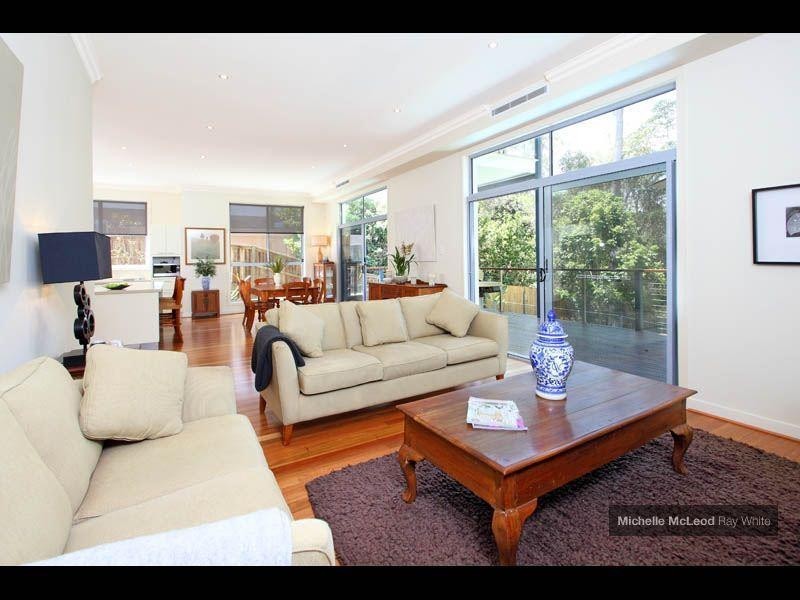 16 Sands Place, Chapel Hill QLD 4069