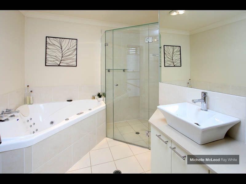 16 Sands Place, Chapel Hill QLD 4069