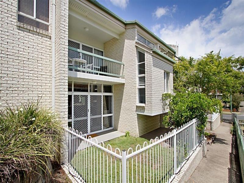 2/51 Nelson Parade, Indooroopilly QLD 4068