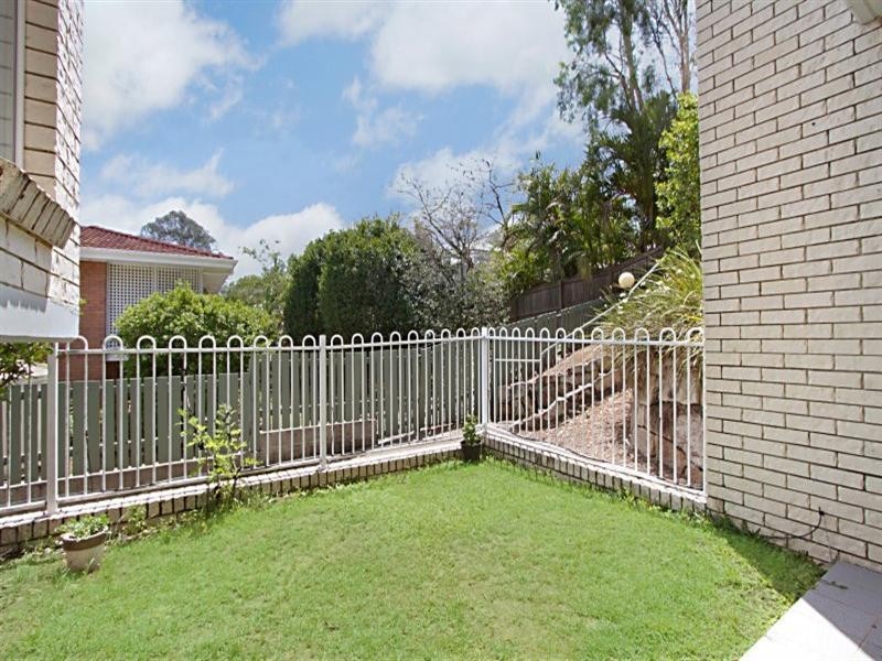 2/51 Nelson Parade, Indooroopilly QLD 4068