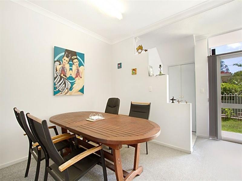 2/51 Nelson Parade, Indooroopilly QLD 4068