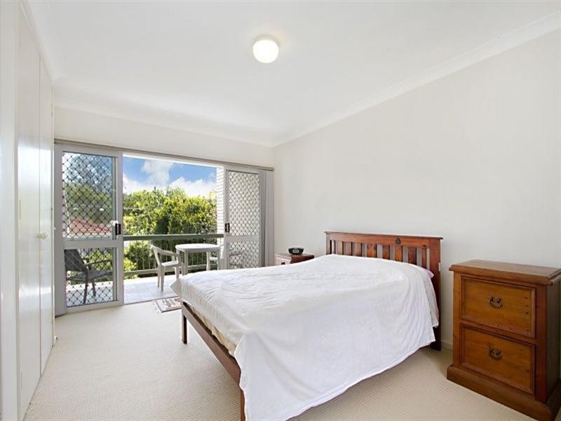 2/51 Nelson Parade, Indooroopilly QLD 4068