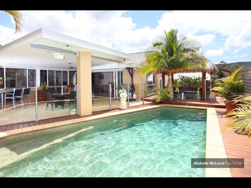 4 Juniper Close, Chapel Hill QLD 4069