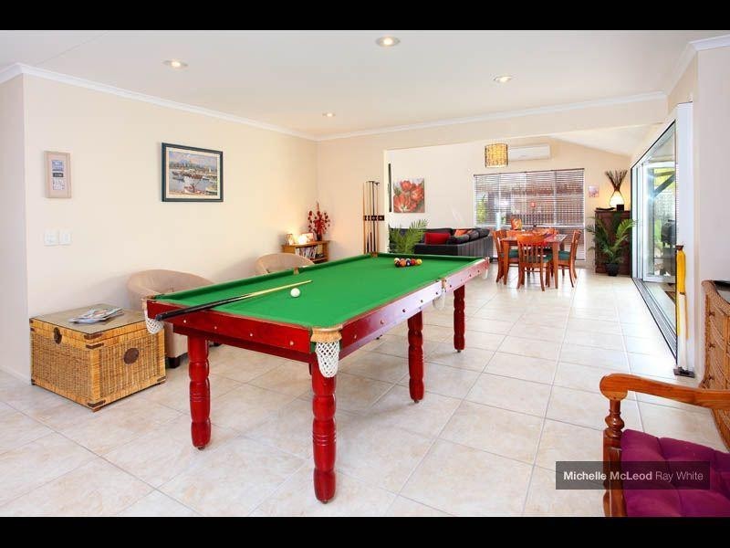 4 Juniper Close, Chapel Hill QLD 4069