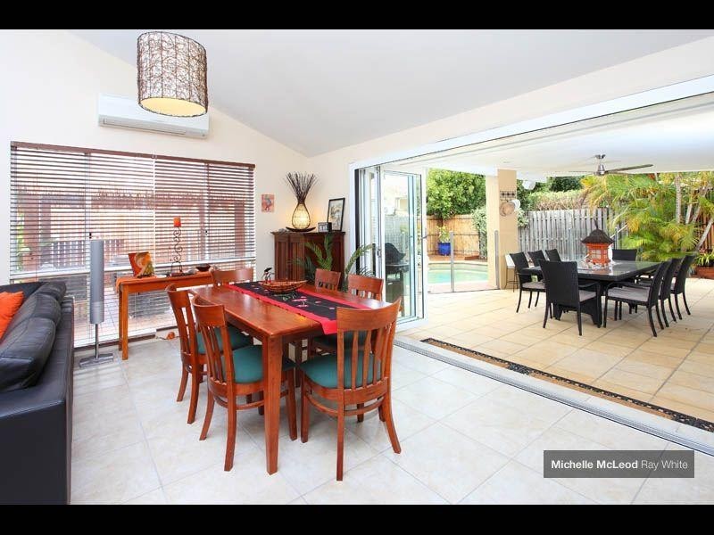 4 Juniper Close, Chapel Hill QLD 4069