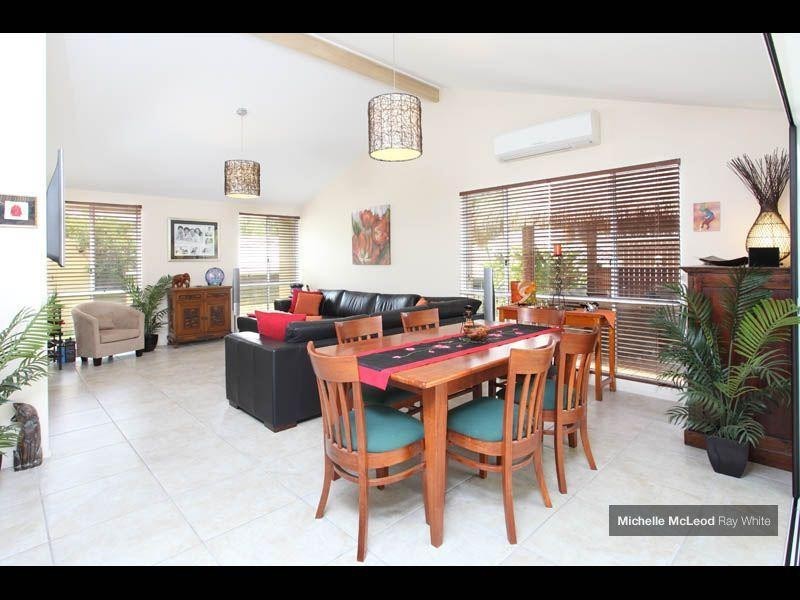 4 Juniper Close, Chapel Hill QLD 4069