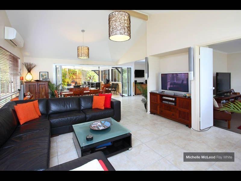 4 Juniper Close, Chapel Hill QLD 4069