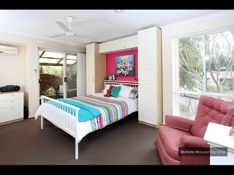 4 Juniper Close, Chapel Hill QLD 4069