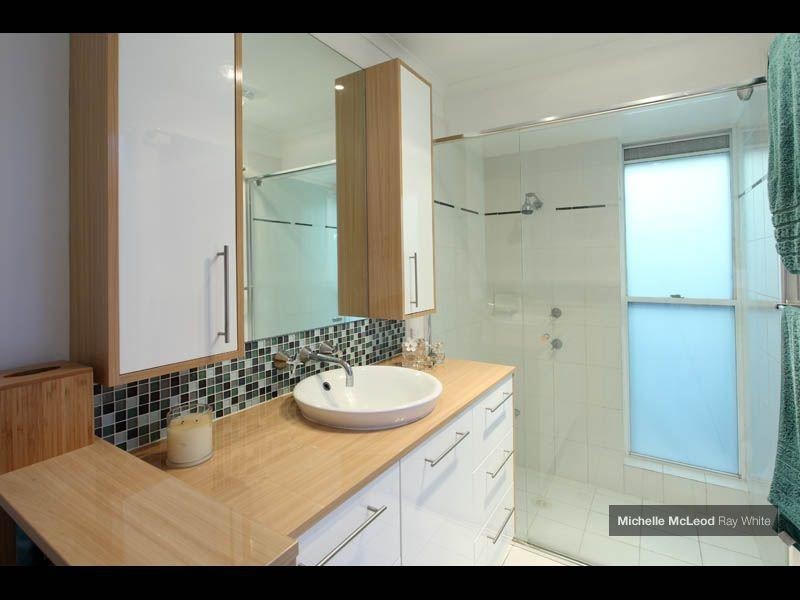 4 Juniper Close, Chapel Hill QLD 4069