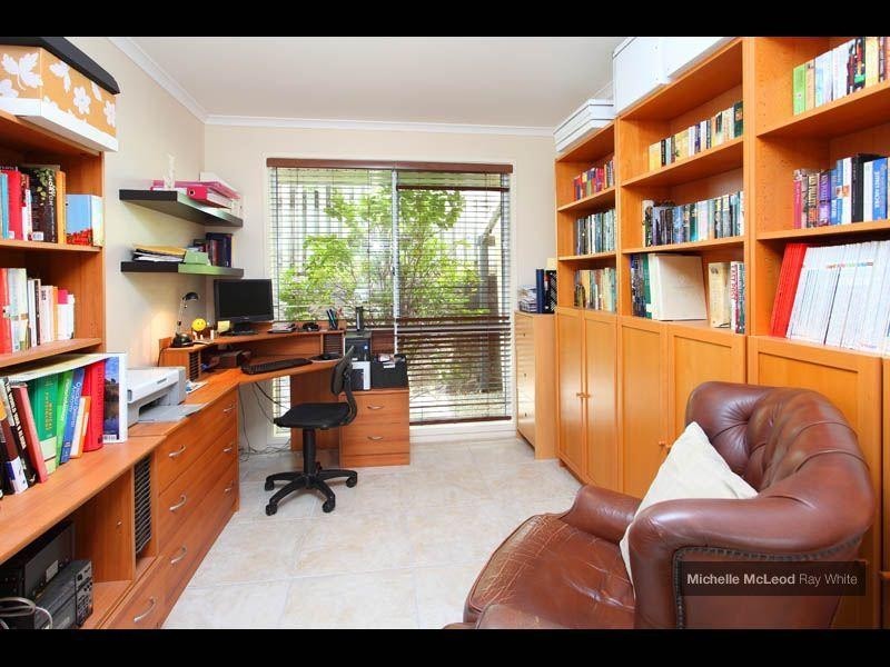 4 Juniper Close, Chapel Hill QLD 4069