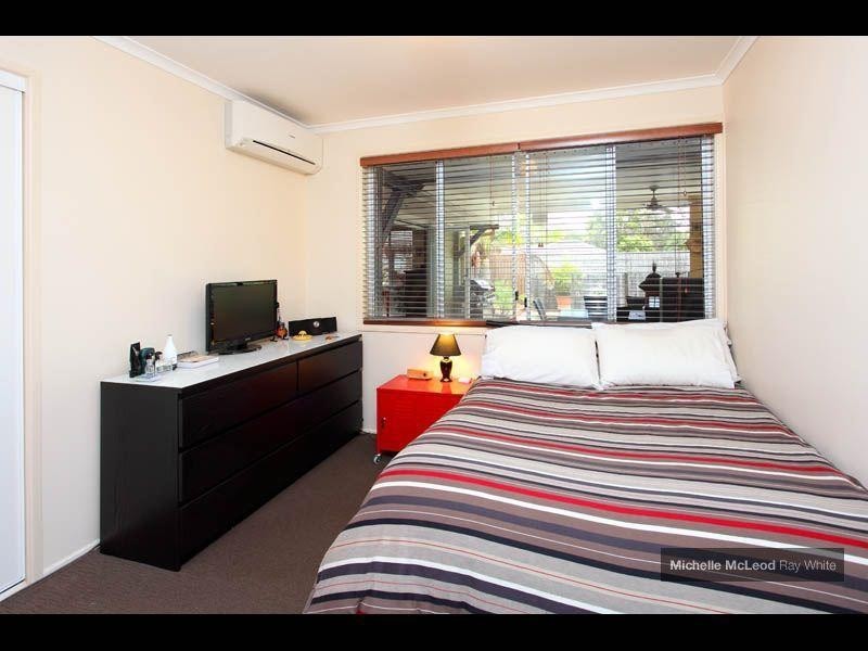 4 Juniper Close, Chapel Hill QLD 4069