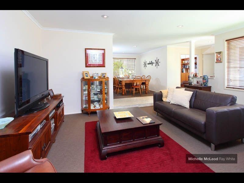 4 Juniper Close, Chapel Hill QLD 4069