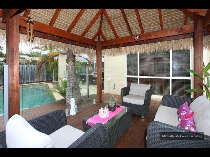 4 Juniper Close, Chapel Hill QLD 4069