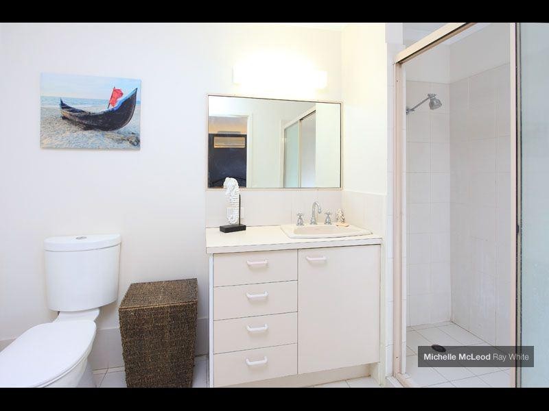 4 Greenhood Street, Indooroopilly QLD 4068