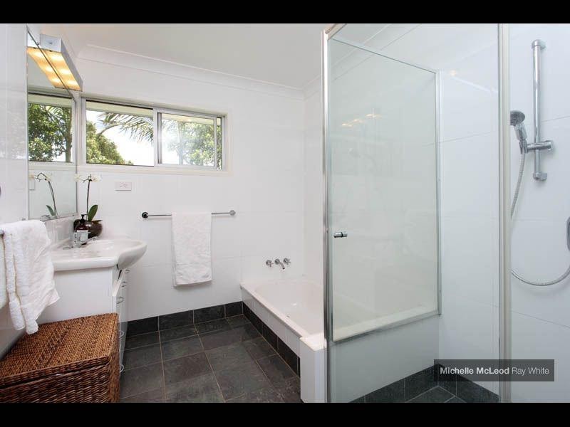 3 Sylvania Court, Kenmore QLD 4069