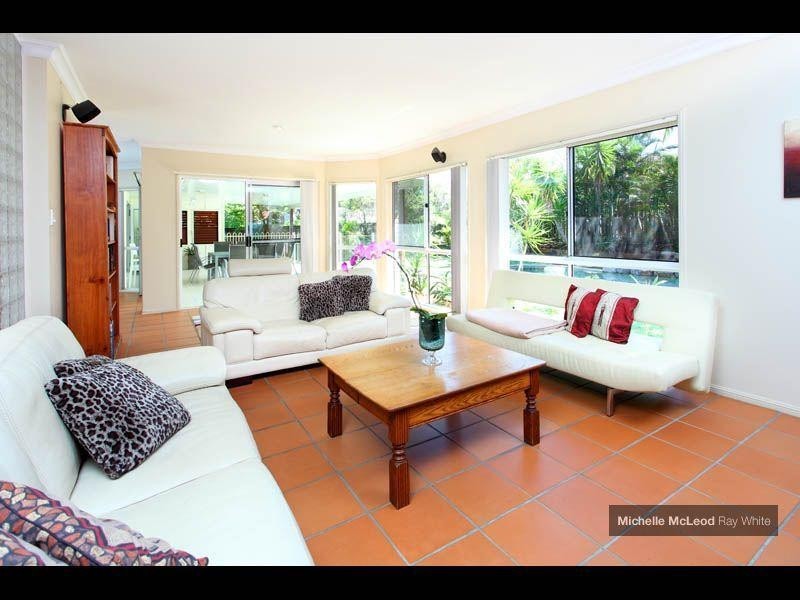 49 Kensington Circuit, Brookfield QLD 4069