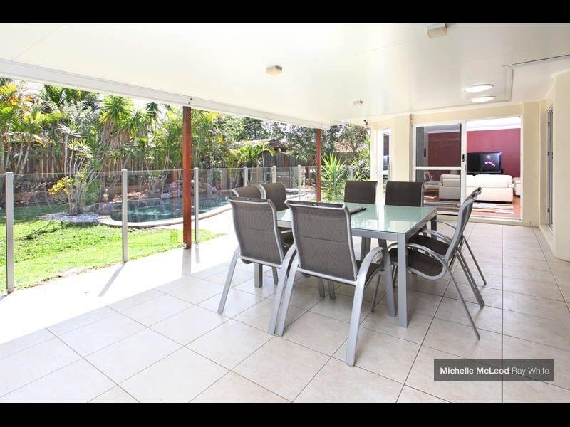49 Kensington Circuit, Brookfield QLD 4069