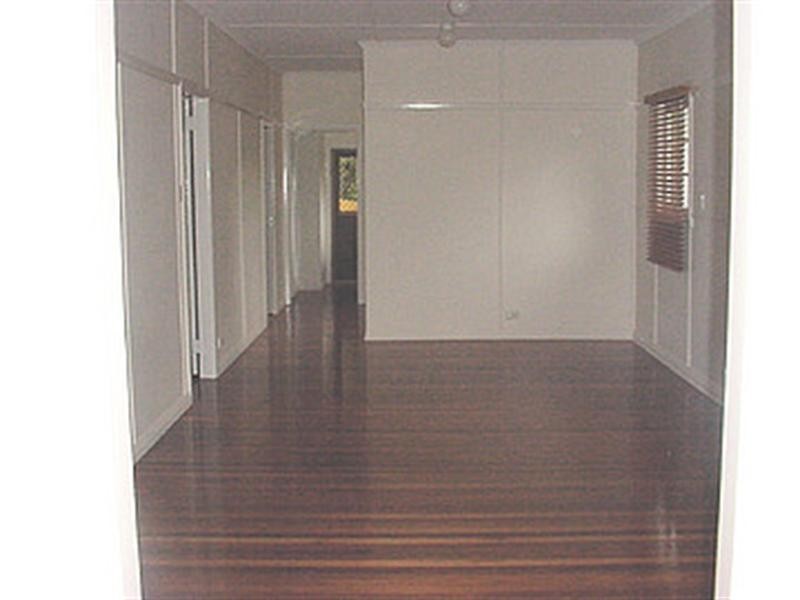 8 Fifth Avenue, St Lucia QLD 4067