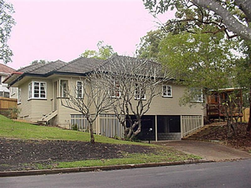 8 Fifth Avenue, St Lucia QLD 4067