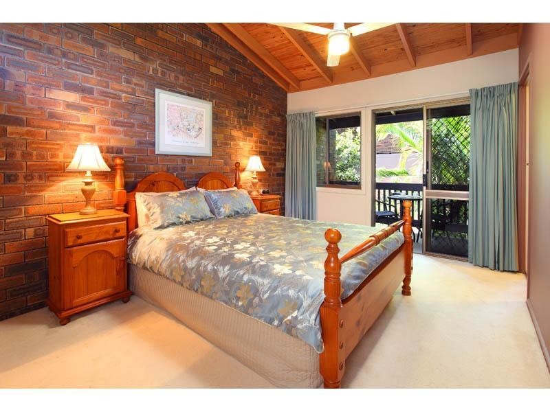 25 Kirkdale Road, Chapel Hill QLD 4069