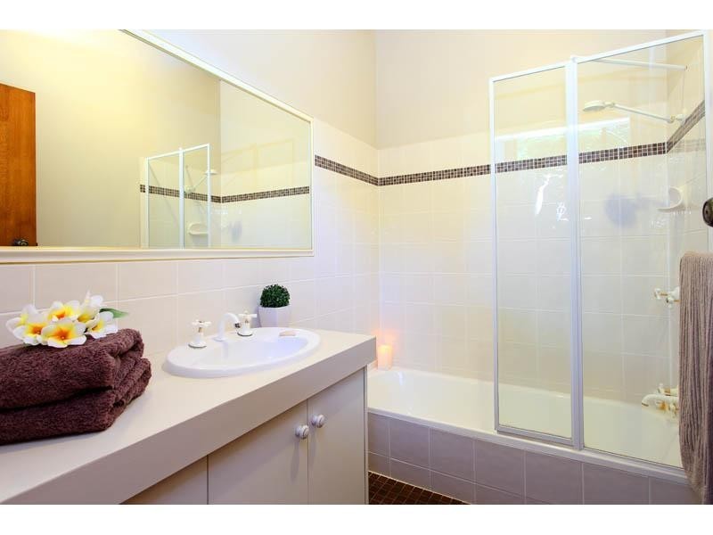 25 Kirkdale Road, Chapel Hill QLD 4069