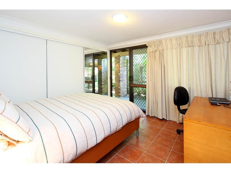 25 Kirkdale Road, Chapel Hill QLD 4069