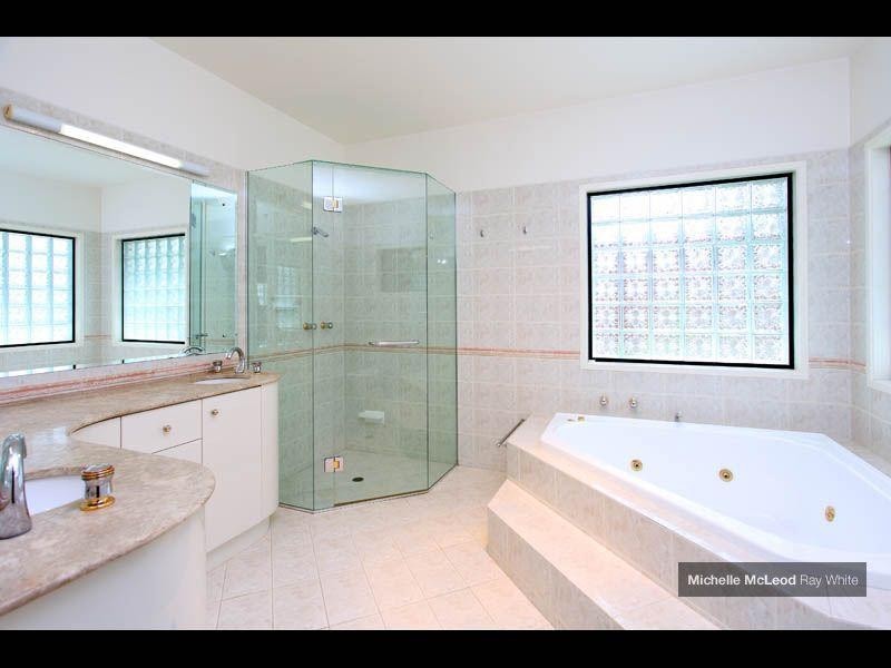 21 Carissa Place, Chapel Hill QLD 4069