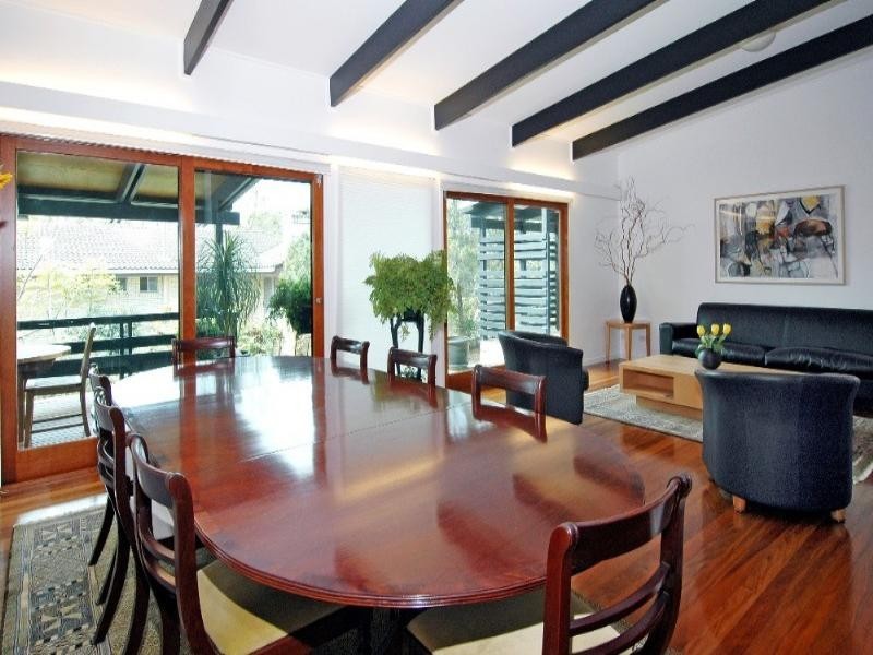 8 Meiers Road, Indooroopilly QLD 4068