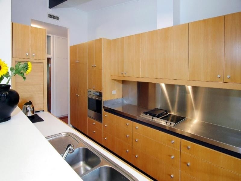 8 Meiers Road, Indooroopilly QLD 4068