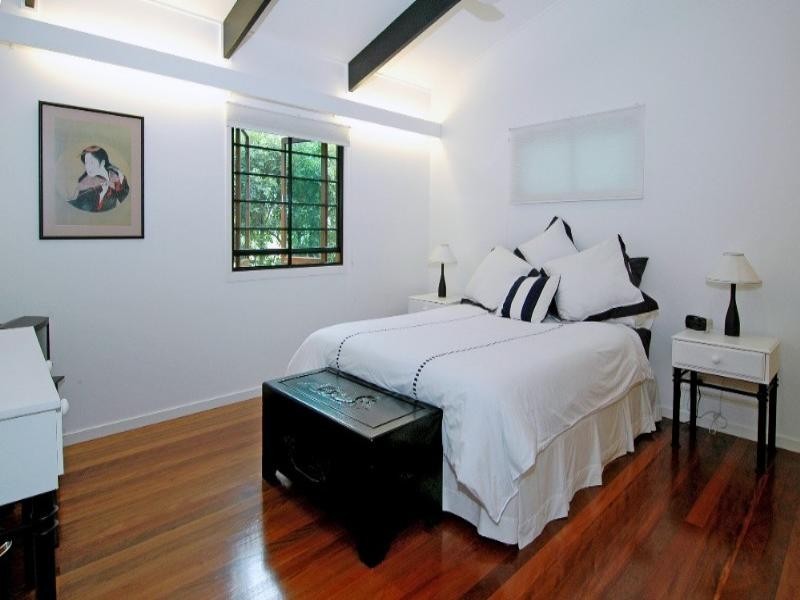 8 Meiers Road, Indooroopilly QLD 4068