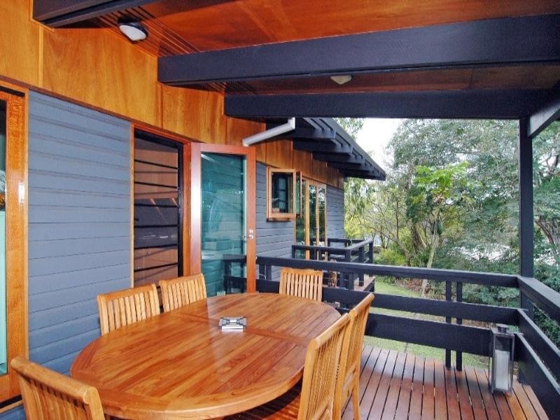 8 Meiers Road, Indooroopilly QLD 4068