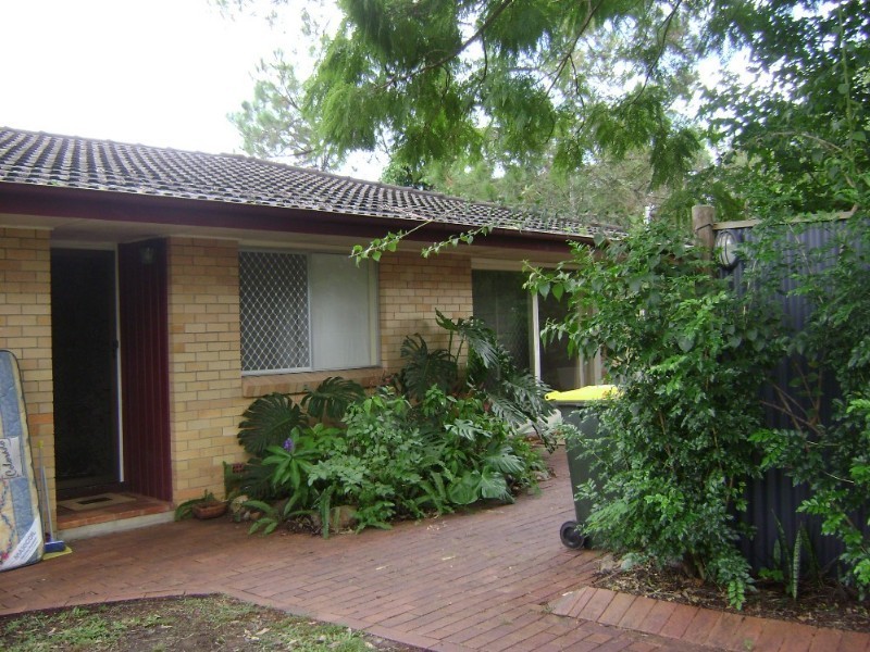 4 Louise Street, Kenmore QLD 4069