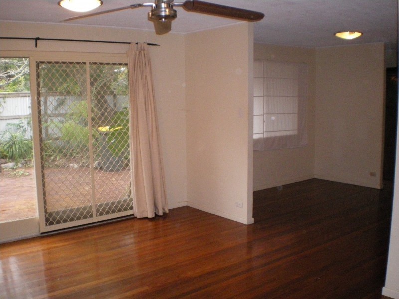 4 Louise Street, Kenmore QLD 4069