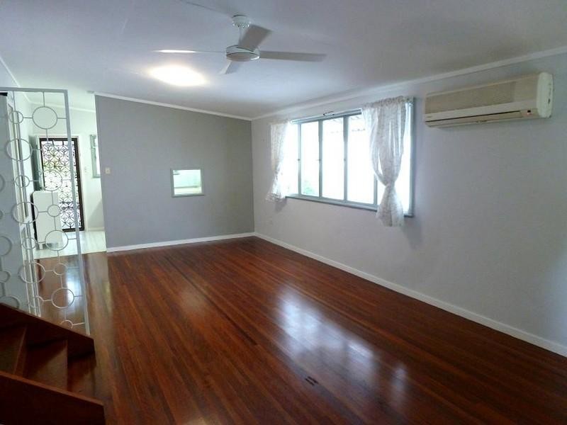 11 Kenton Street, Chapel Hill QLD 4069