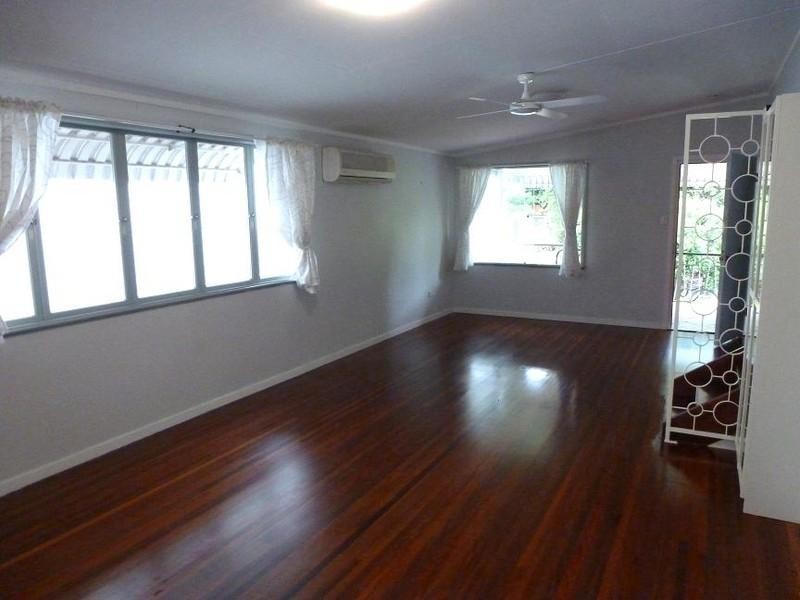 11 Kenton Street, Chapel Hill QLD 4069