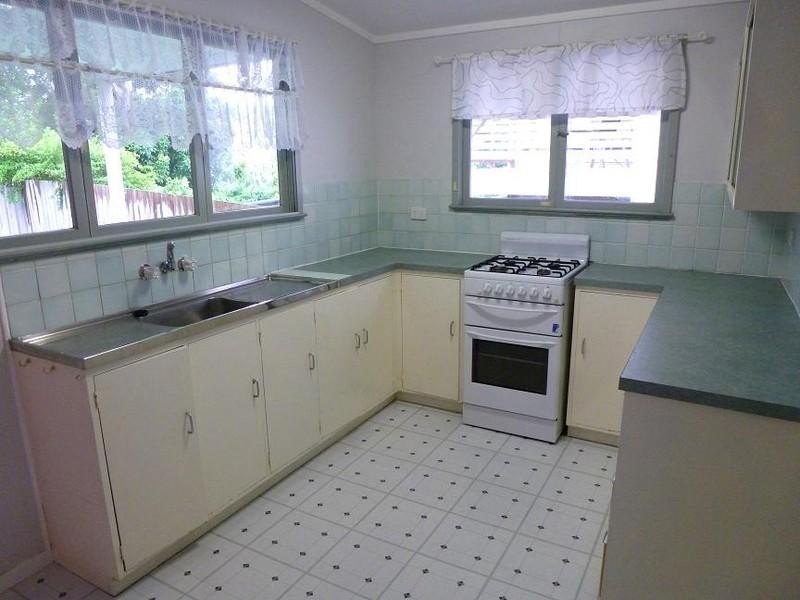 11 Kenton Street, Chapel Hill QLD 4069