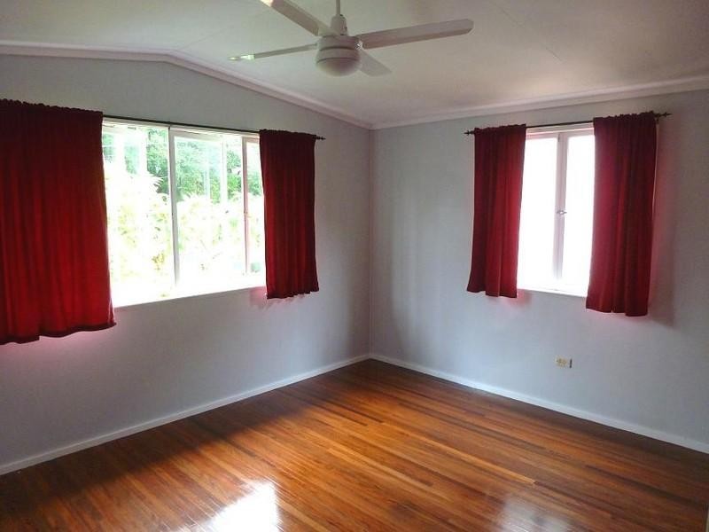 11 Kenton Street, Chapel Hill QLD 4069