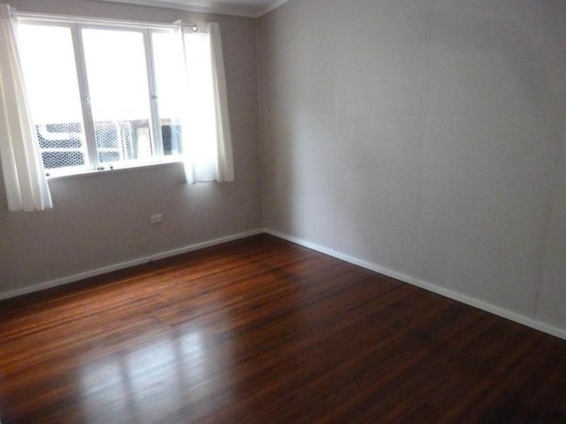 11 Kenton Street, Chapel Hill QLD 4069