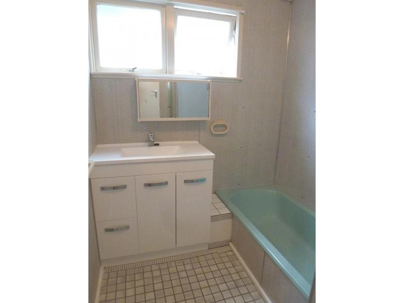 11 Kenton Street, Chapel Hill QLD 4069