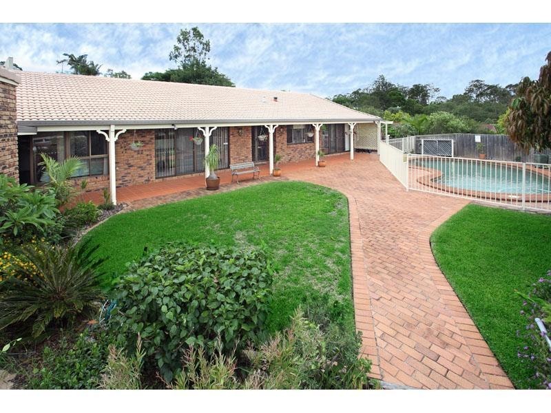 5 Emerald Court, Kenmore QLD 4069