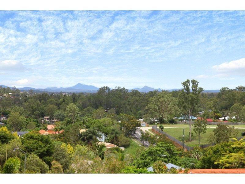 5 Emerald Court, Kenmore QLD 4069